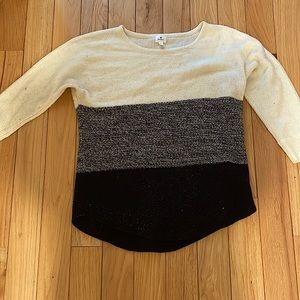 Dress barn crew neck sweater size M